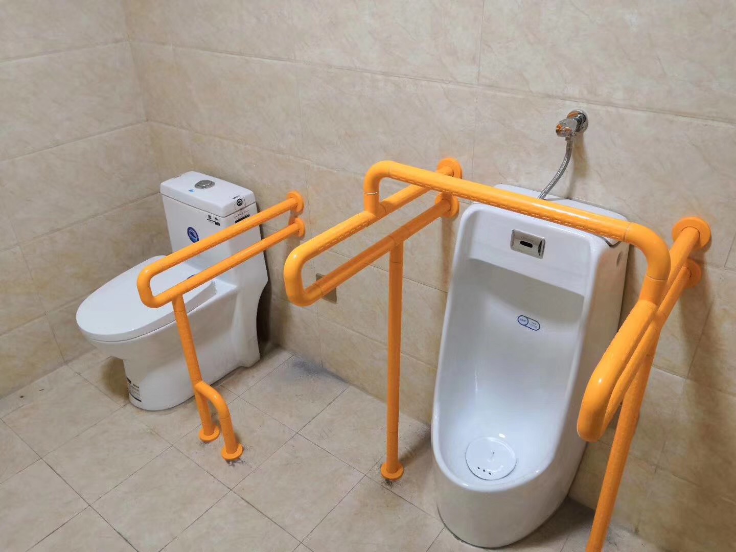 Where should grab bars be placed？