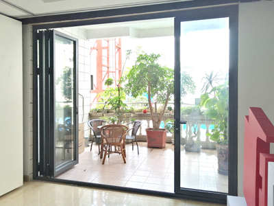 Glass floding door (1) Glass floding door (1)