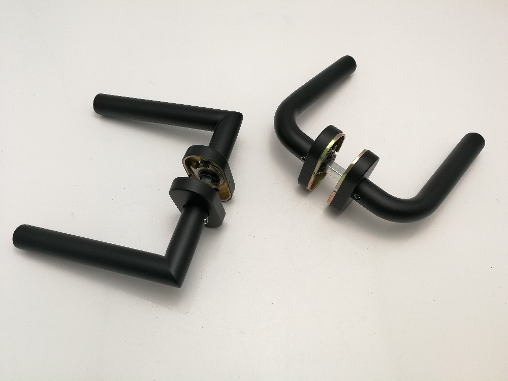 how to remove door handle