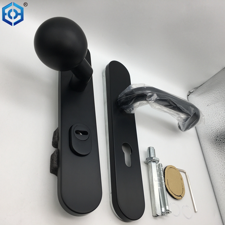 installing door knob