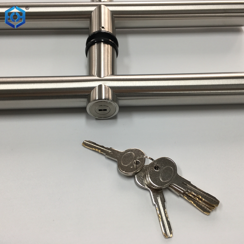 pocket door handle with lock