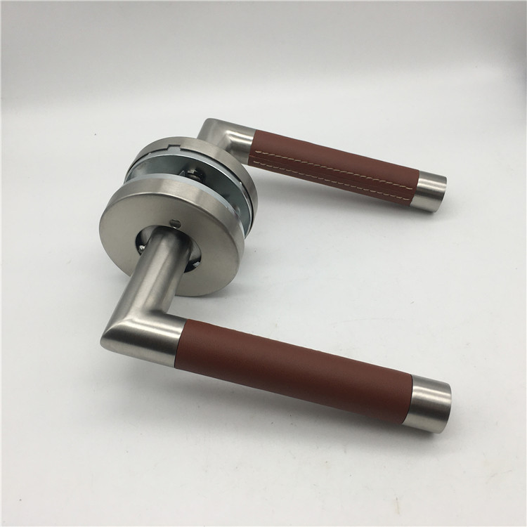 Don't ignore the door hardware at home, especially in the kitchen!