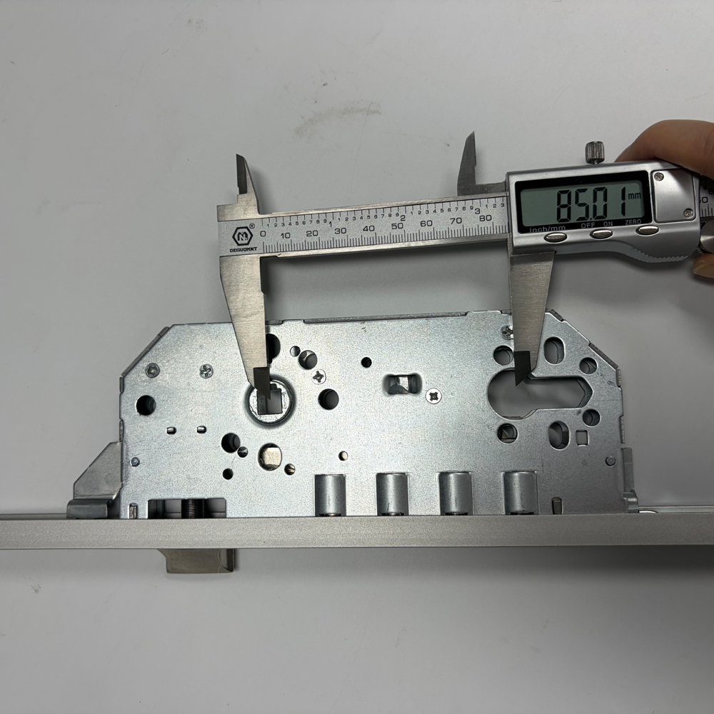 3 point locking system for wooden doors