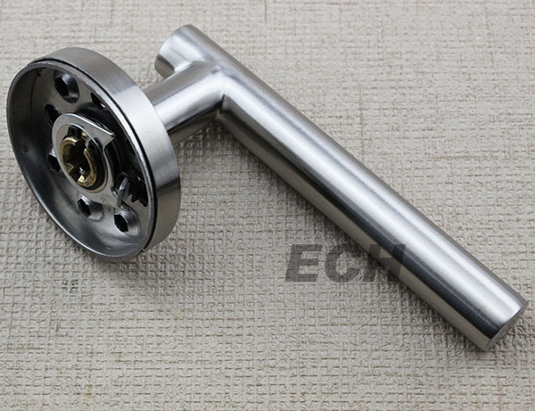 tube door handle with lock